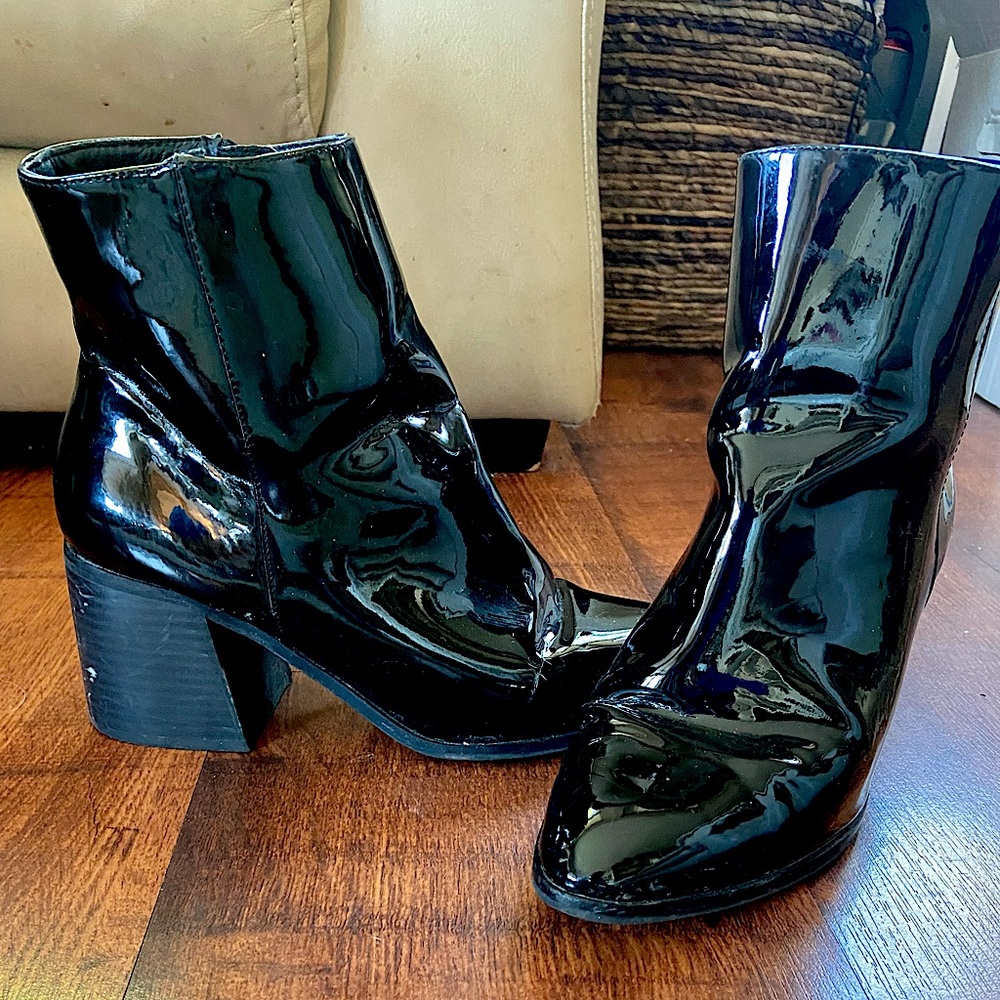 Shiny black booties sits a little higher than the ankle